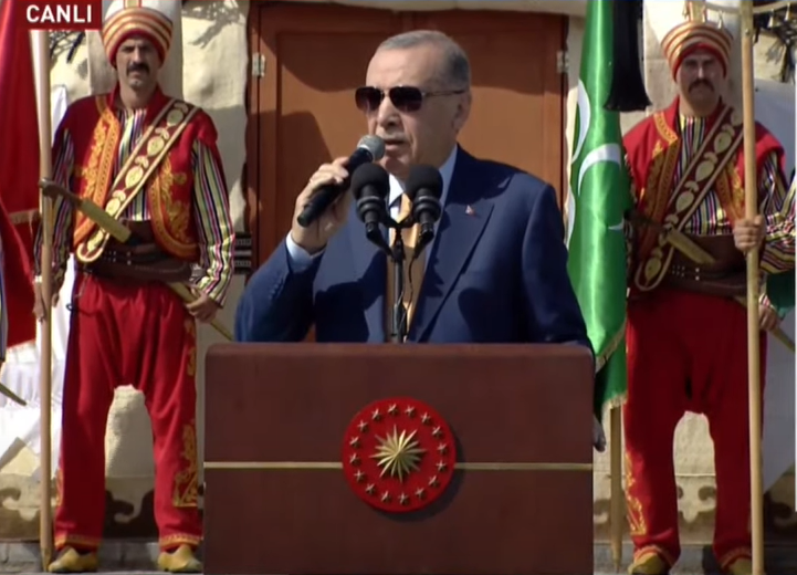 Cumhurbaşkanı Erdoğan Ahlat'taki törende canlı yayında konuştu