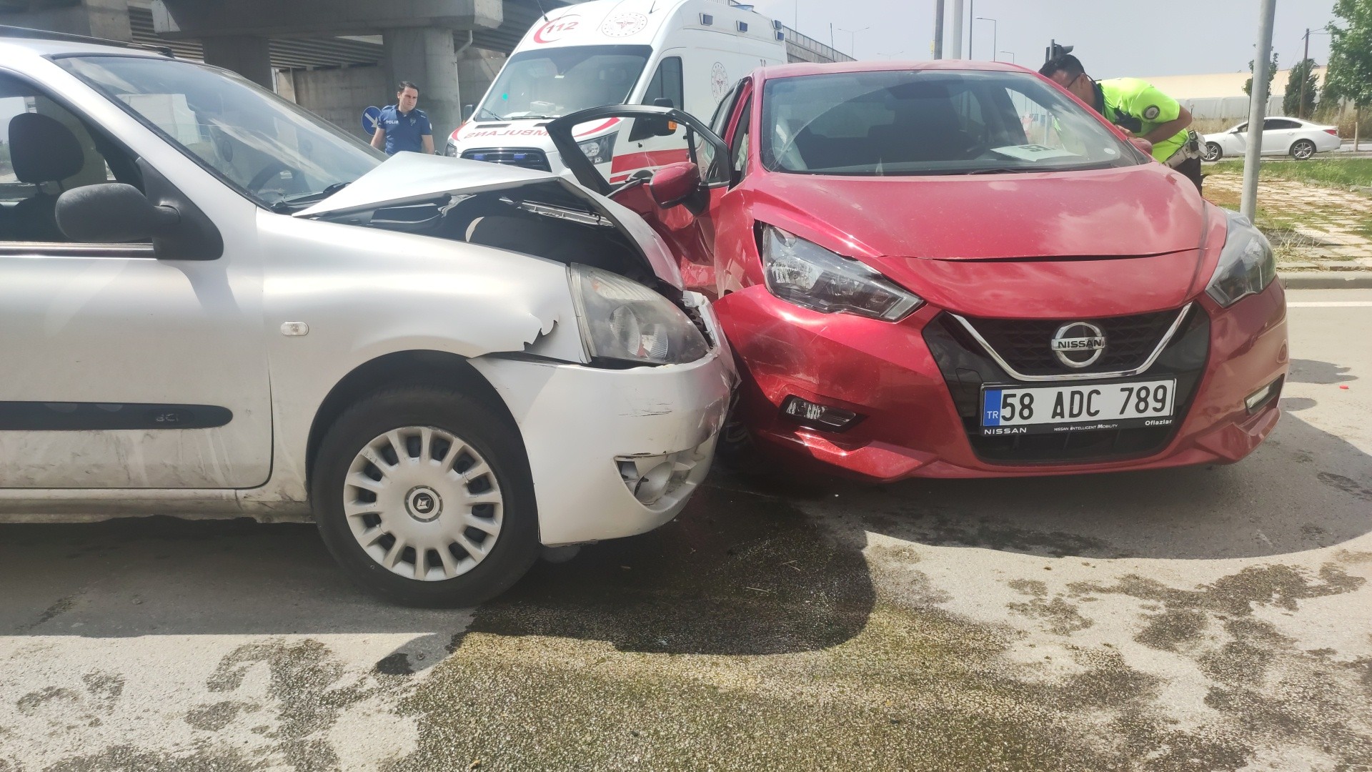 Sivas’ta iki otomobil çarpıştı: 2 yaralı
