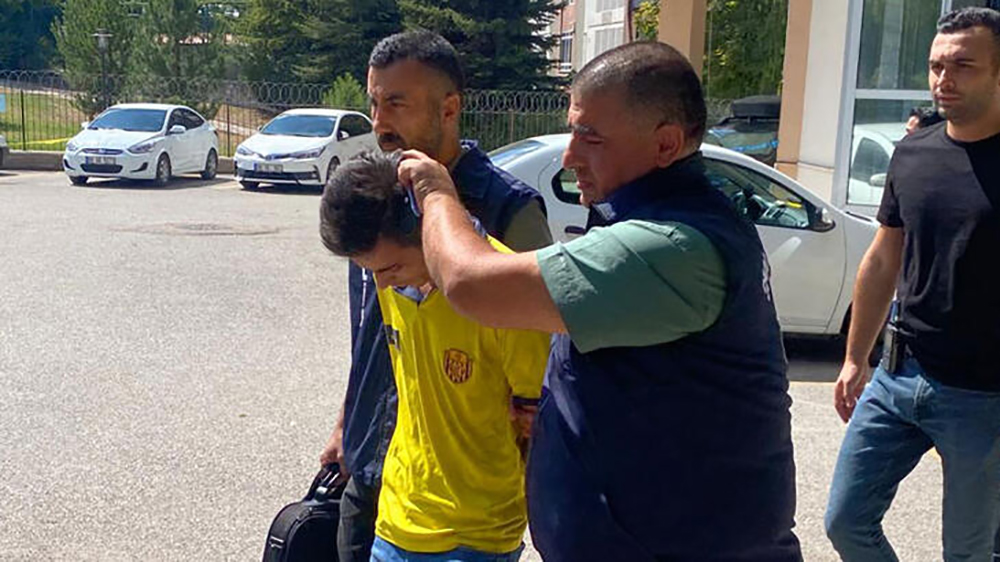 Beşiktaşlı futbolculara saldıran taraftar adliyeye sevk edildi