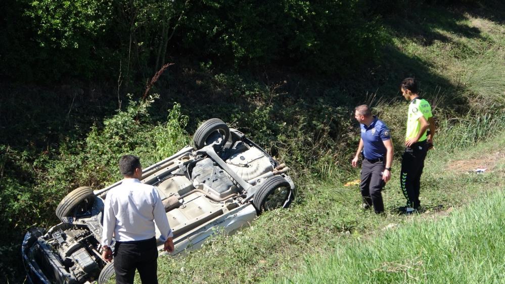 Sürücü kontrolü kaybetti. Otomobil su kuyusuna düştü