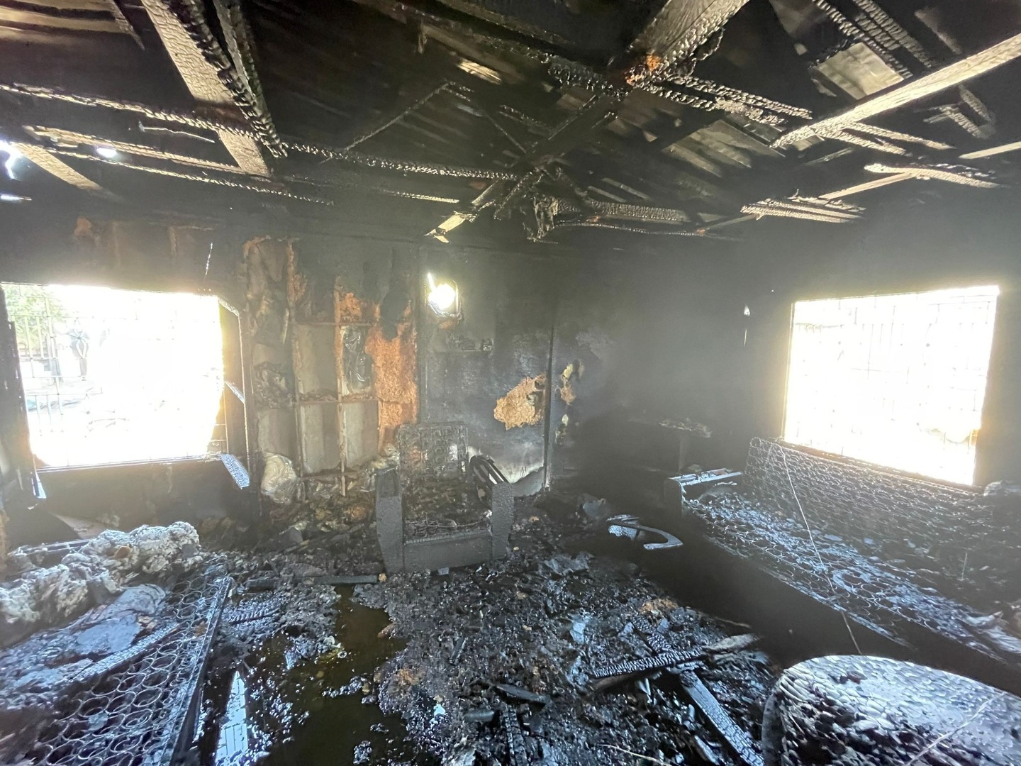 Mersin'de bir ev alev alev yandı