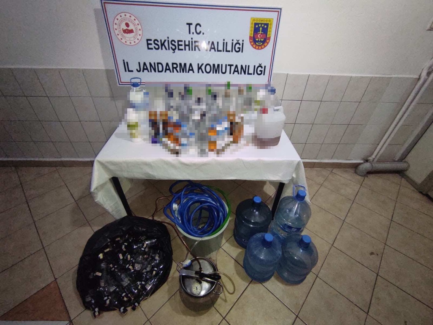 Eskişehir’de kaçak içki operasyonu: 4 gözaltı