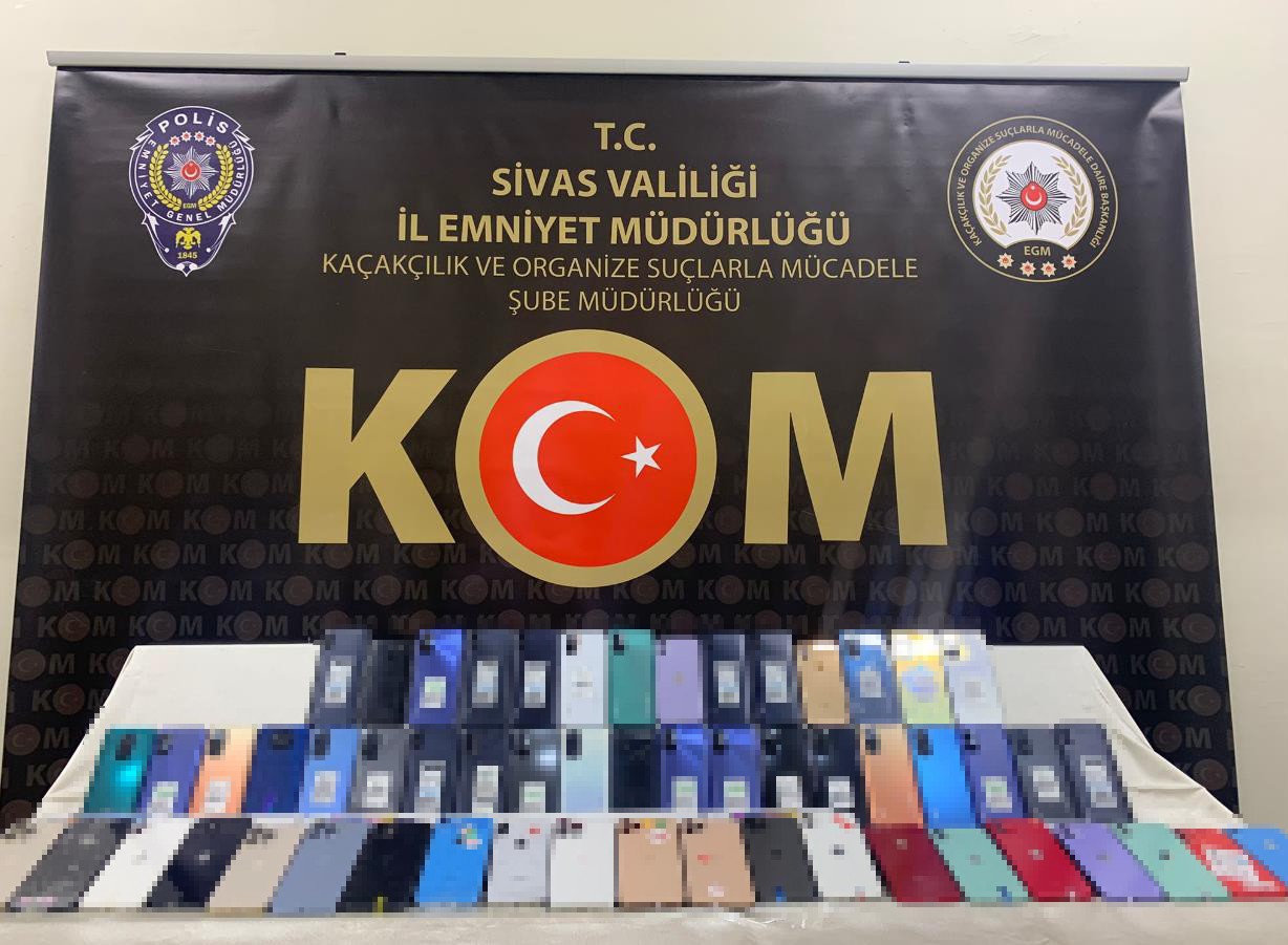 Sivas’ta telefon kaçakçılarına operasyon