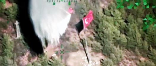 Türk bayrağını alevlere teslim etmediler