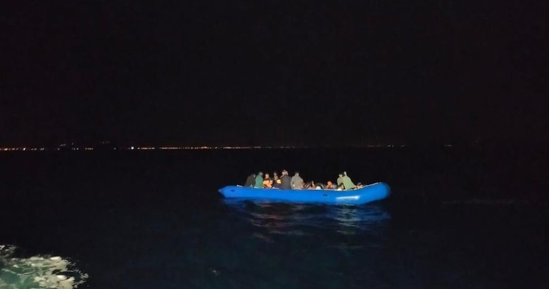 Ayvalık açıklarında Yunanistan tarafından itilen 72 düzensiz göçmen kurtarıldı