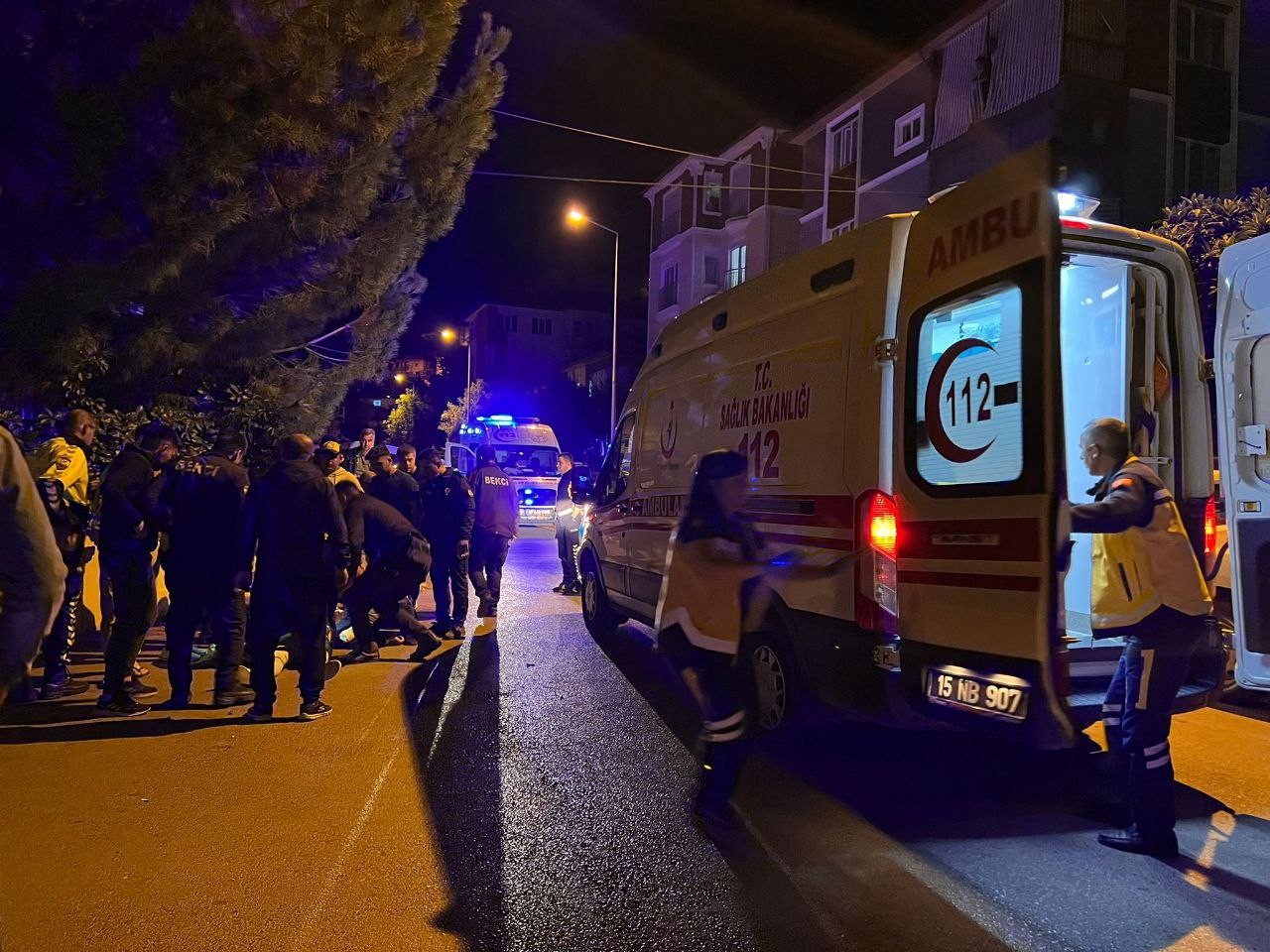 Burdur'da bıçaklı kavga: 1’i ağır 2 yaralı
