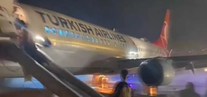 Türk Hava Yolları uçağı Hatay Havalimanı'nda lastiği patladı. Yolcuların sağlık durumuna ilişkin açıklama yapıldı