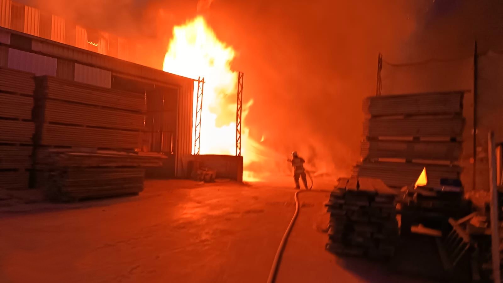 Balıkesir’de pelet fabrikasında yangın