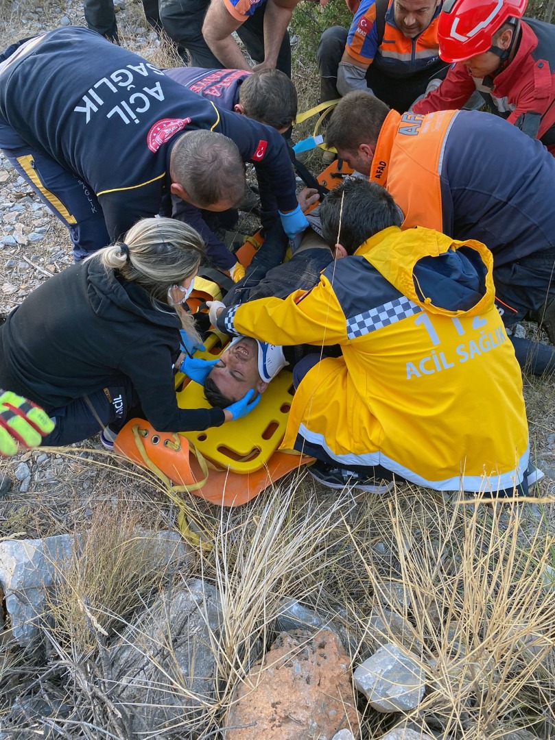 Muğla’da 50 metrelik uçurumdan düşen kişi kurtarıldı