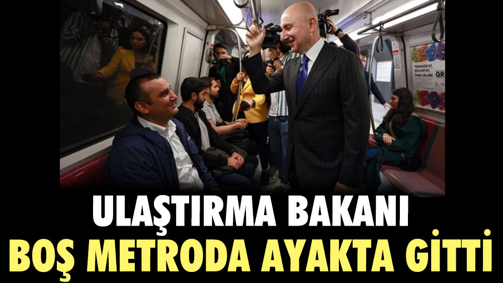Ulaştırma Bakanı Adil Karaismailoğlu boş metroda ayakta gitti