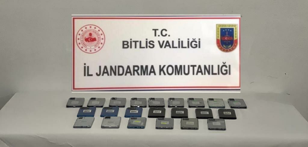 Bitlis’te 22 adet kaçak cep telefonu ele geçirildi