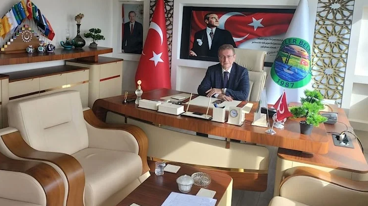AKP'li meclis üyeleri toplantılara katılmamıştı. Belediyeye kayyum atandı