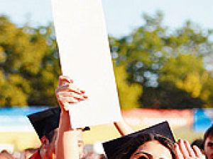 Anadolu Üniversitesi 2 bin 500 mezun verdi