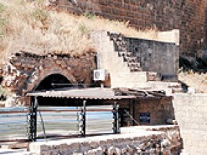 Tarihi Urfa Kalesi'nde arkeolojik kazılar