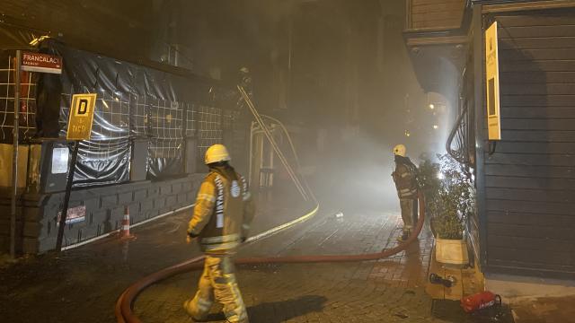 Beşiktaş'ta bir kafede yangın çıktı
