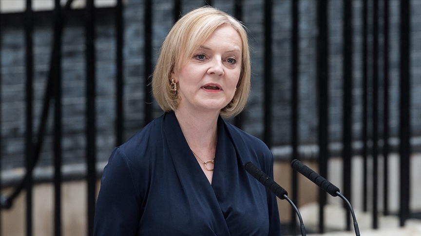 İngiltere'de 5 Eylül'de Başbakanlık koltuğuna oturan Liz Truss'ın liderliği sorgulanıyor