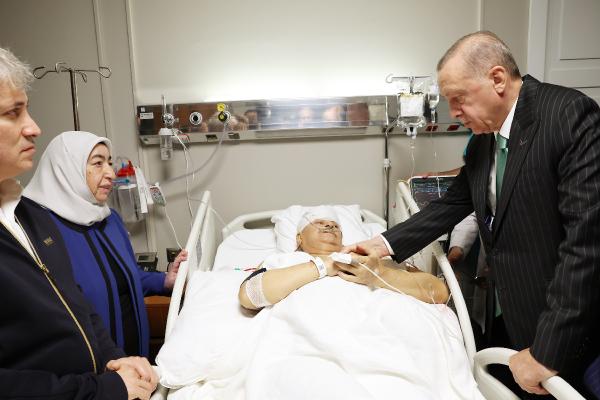 Cumhurbaşkanı Erdoğan Binali Yıldırım'ı hastanede ziyaret etti