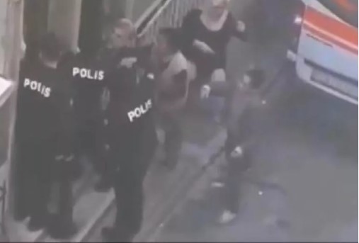 Yer: İstanbul. Boğazını keserek öldürdükleri kadının bileziklerini çaldılar