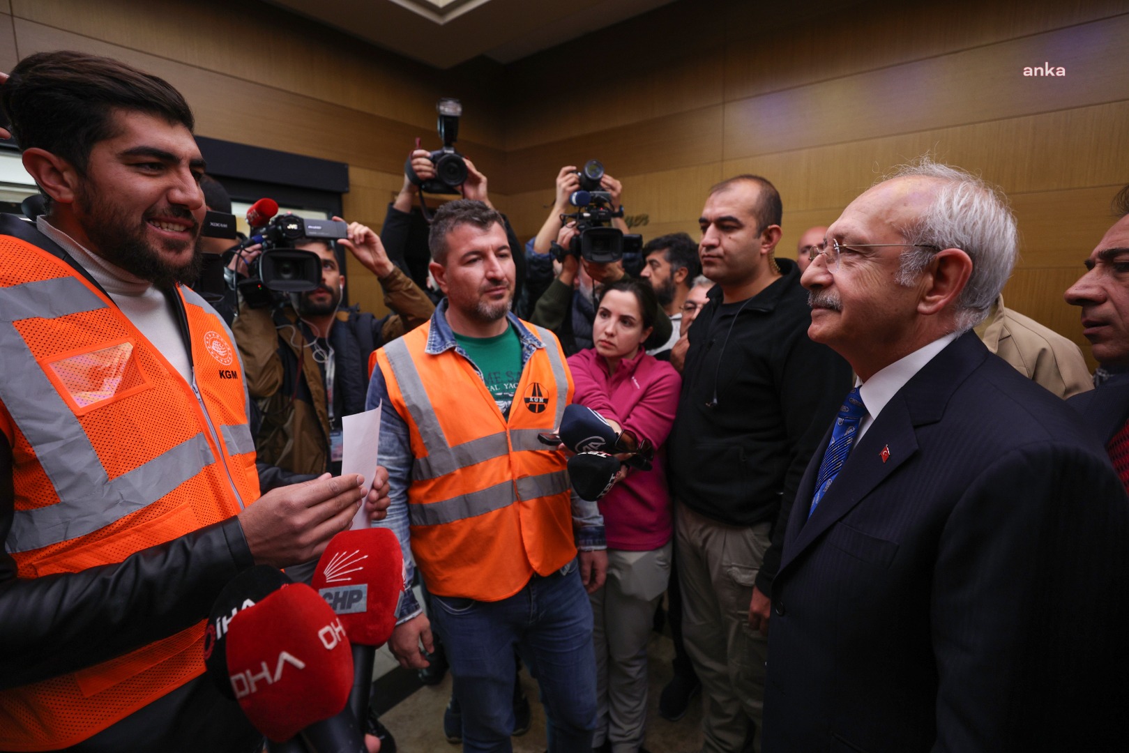 Kemal Kılıçdaroğlu Sivas'ta kadro bekleyen taşeron işçilerle görüştü: Devlet taşeron çalıştırmaz. Sizin için de mücadele edeceğim