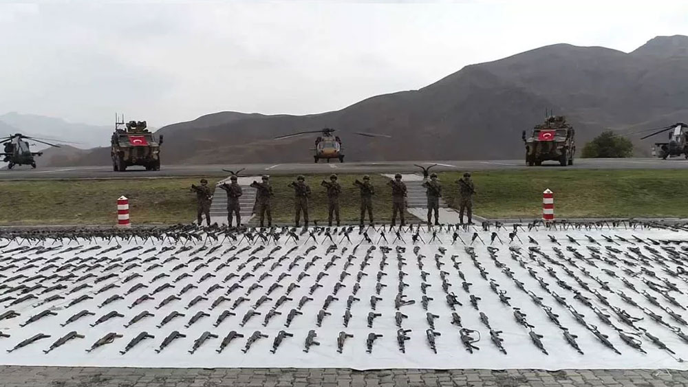 PKK'dan ele geçirilen silahlar sergilendi
