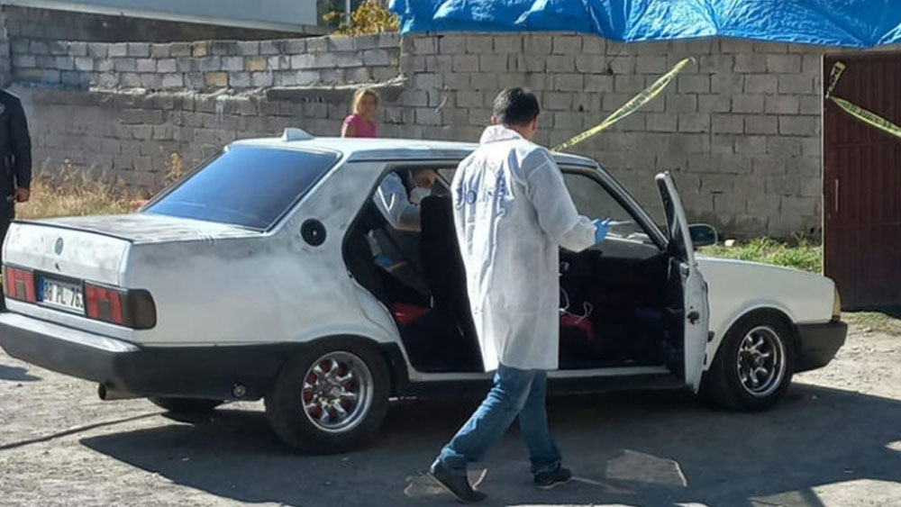 Kayseri'de 2 kişi garajdaki otomobilde ölü bulundu!