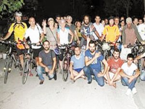 Bisikletli eylemciler günde 90 km gidiyor