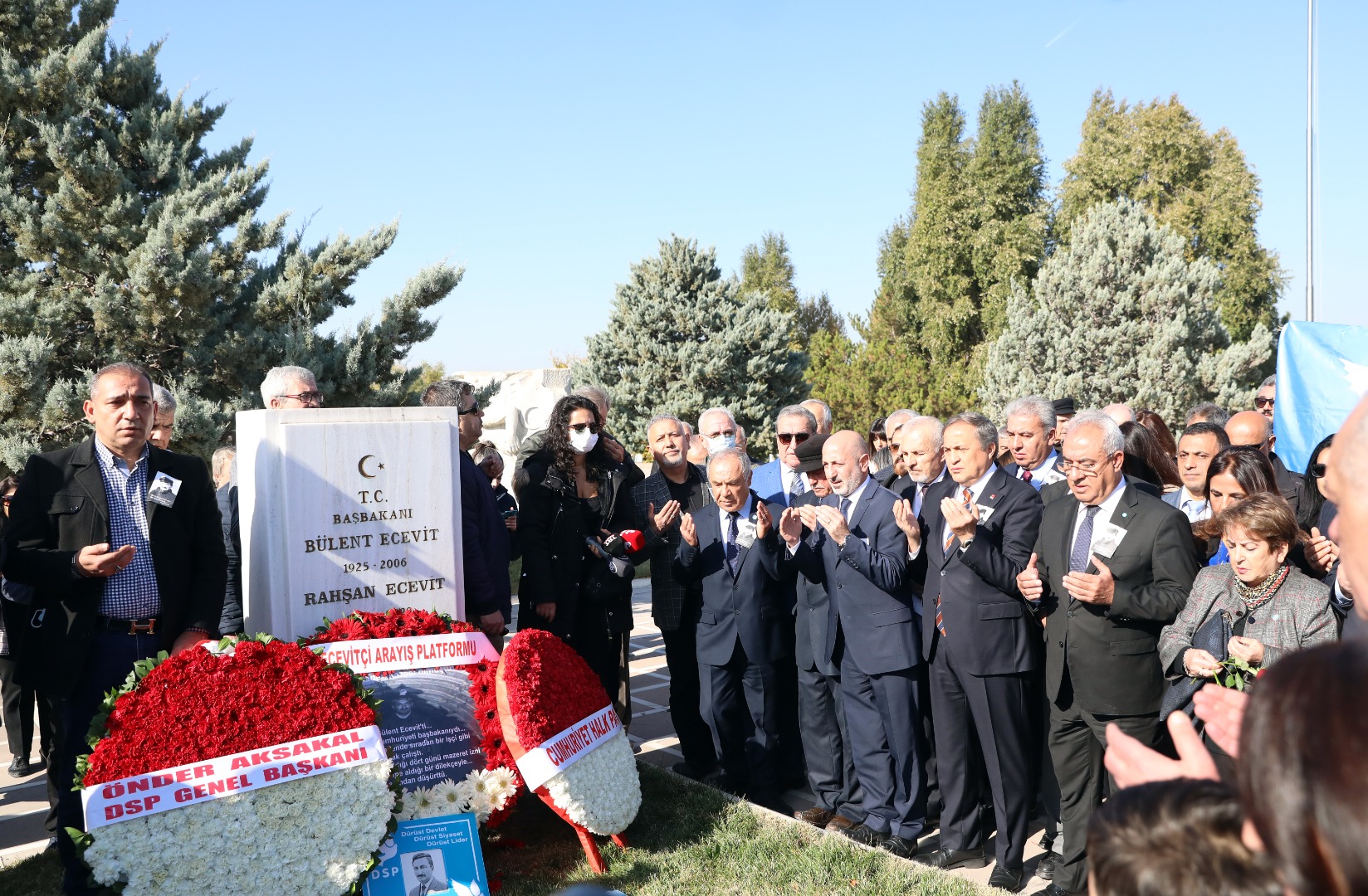 Kıbrıs Fatihi Bülent Ecevit vefatının 16'ncı yılında mezarı başında anıldı