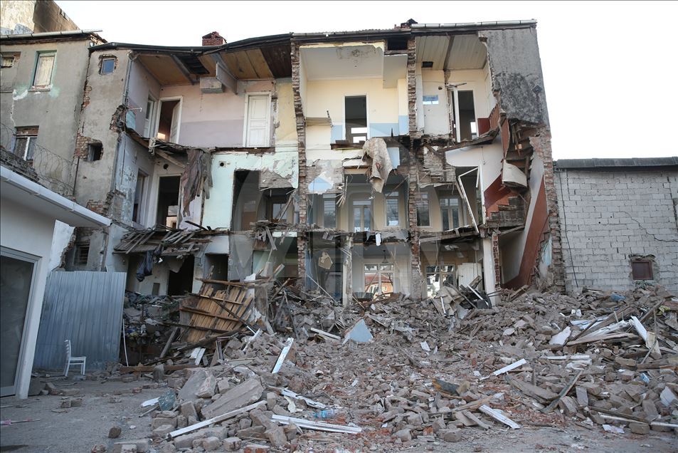 AKP'li Özhaseki'den deprem itirafı. Ölümlerle karşı karşıya kalıyorsak orada suç bizde