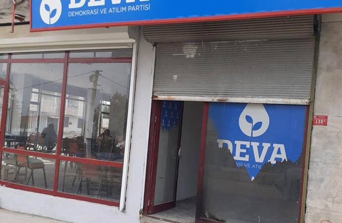 Diyarbakır'da DEVA Partisi’ne molotoflu saldırı