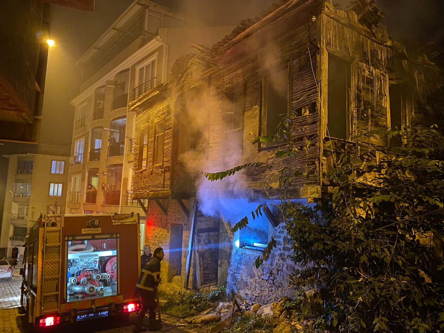 Sinop’ta metruk binada yangın