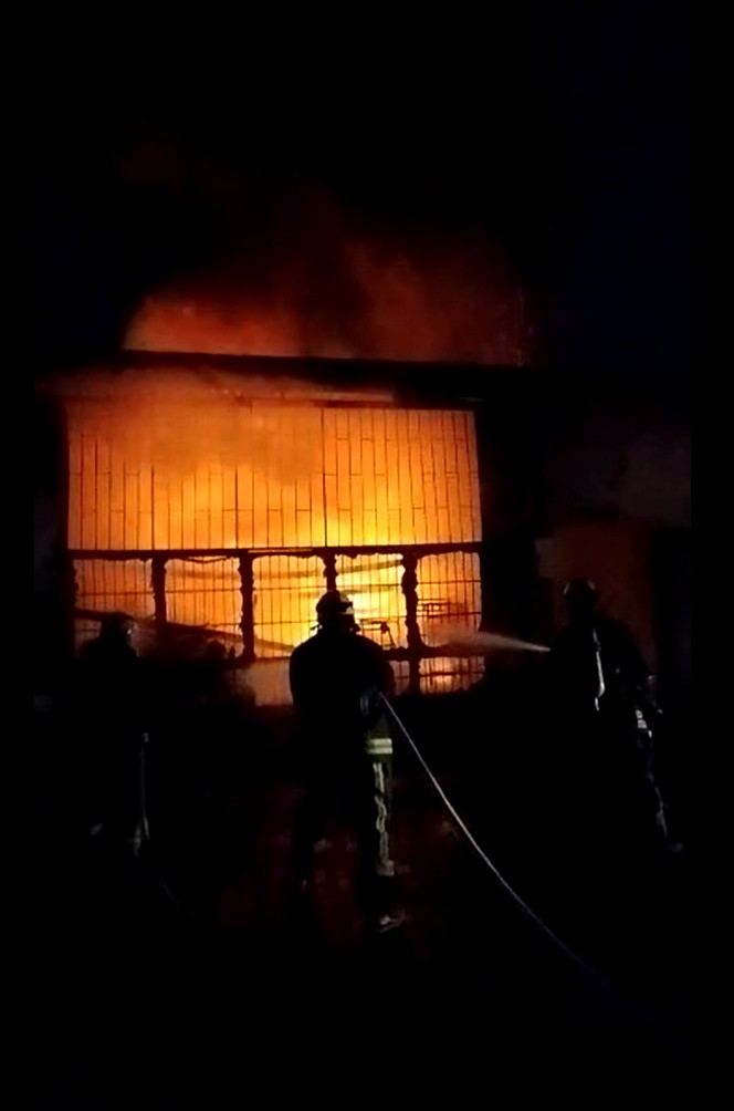 Yalova'da sanayi sitesinde depo yangını