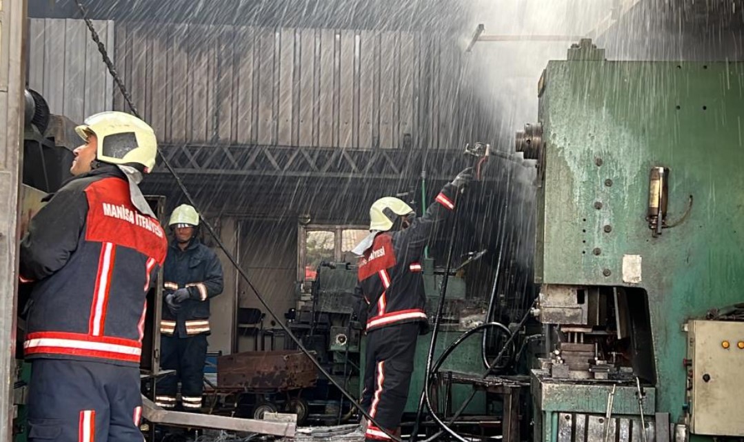 Sanayi sitesinde işyerinde yangın: 1 yaralı
