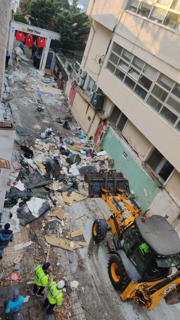 Bahçeşehir Üniversitesi'ndeki büfe ve kafeler yıkıldı