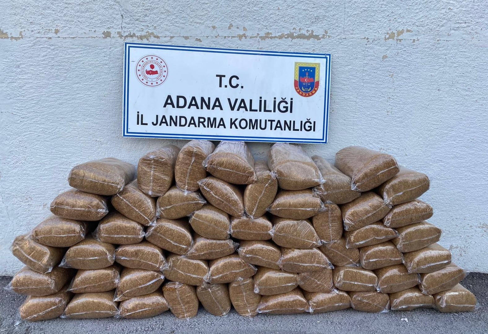 Adana'da 336 kilo kaçak tütün ele geçirildi