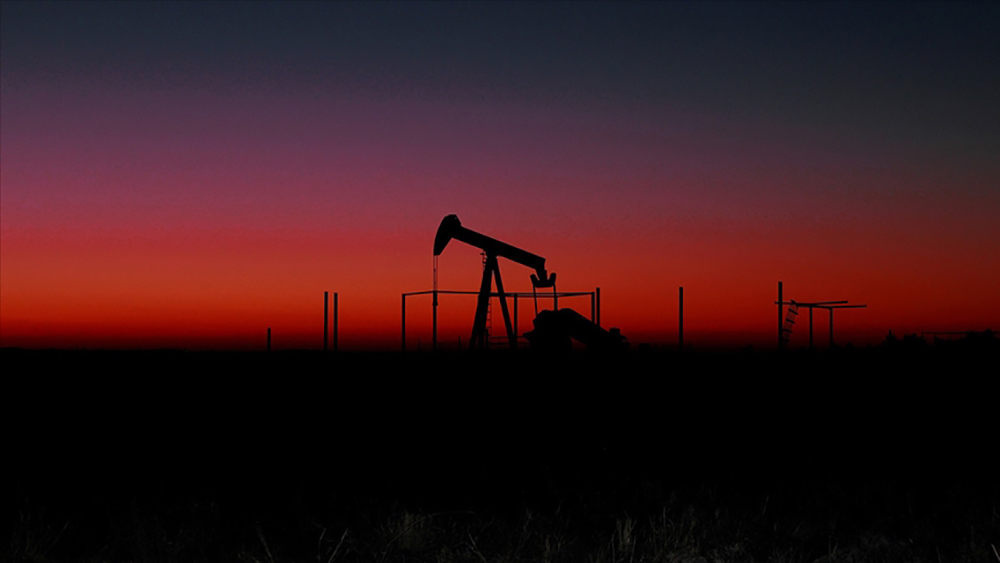 Suudi Arabistan ve BAE, petrol üretiminin artırılacağı yönündeki haberleri yalanladı