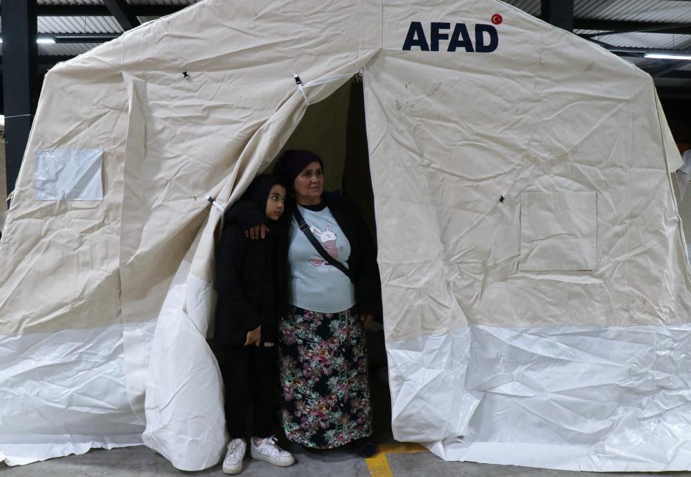 Düzce'de çadır kentler kuruldu, vatandaşlar bu geceyi çadırlarda geçirecek