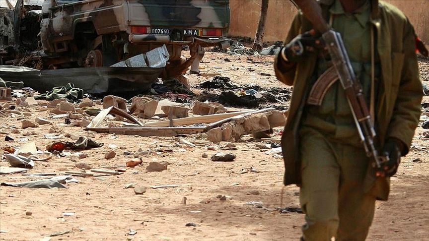 Mali'de sivillerin kaldığı kampa düzenlenen saldırıda 11 kişi öldü