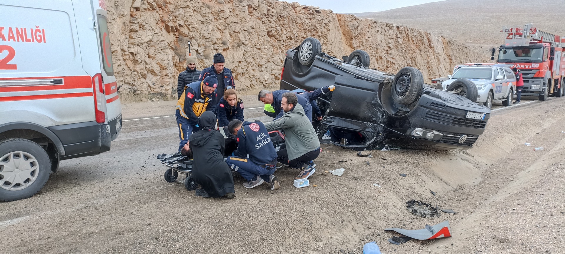 Sivas'ta minibüs takla attı: 4 yaralı