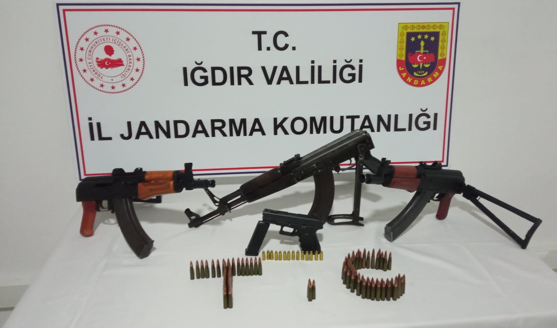 Iğdır'da silah kaçakçılığı operasyonunda 2 şüpheli tutuklandı