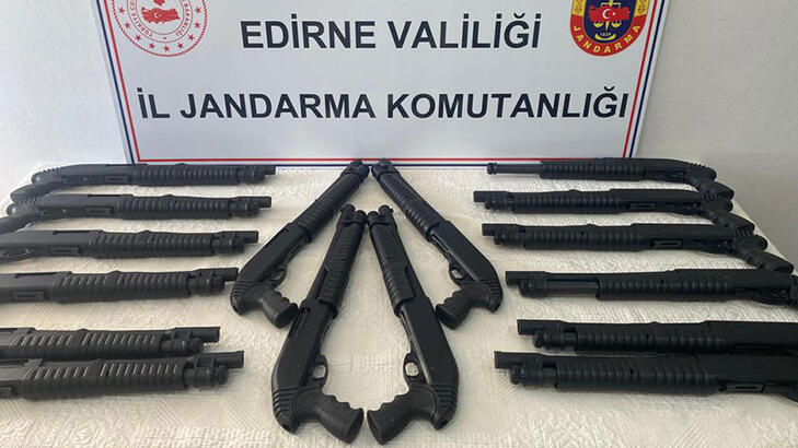 Edirne’de kargo şubesinde 16 pompalı tüfek ele geçirildi