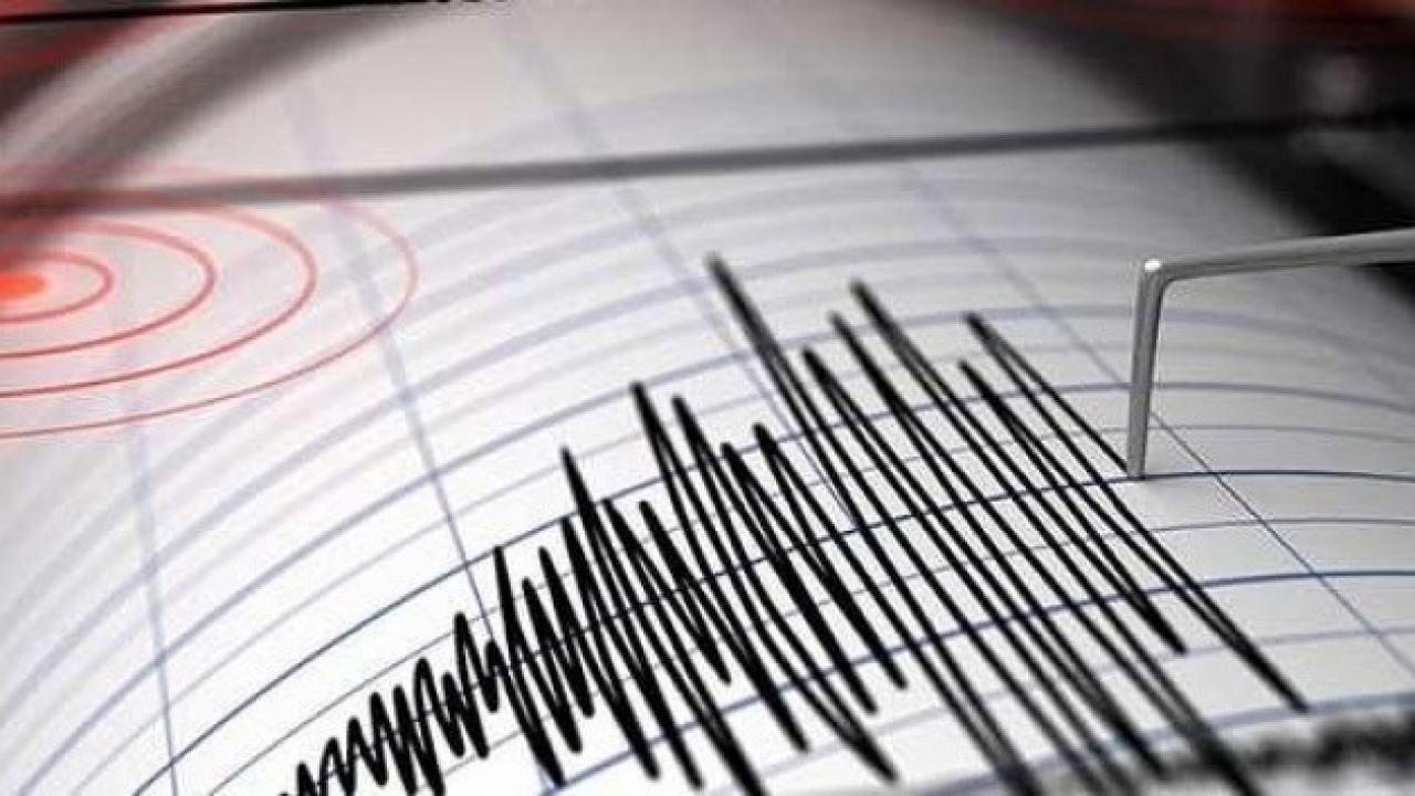İzmir'de 3,2 büyüklüğünde deprem