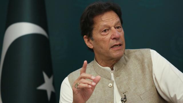 Pakistan'da İmran Han partisinin eyalet meclislerinden istifa edeceğini açıkladı