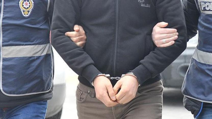 İzmir'de FETÖ'nün hücre evlerinde 18 şüpheli yakalandı