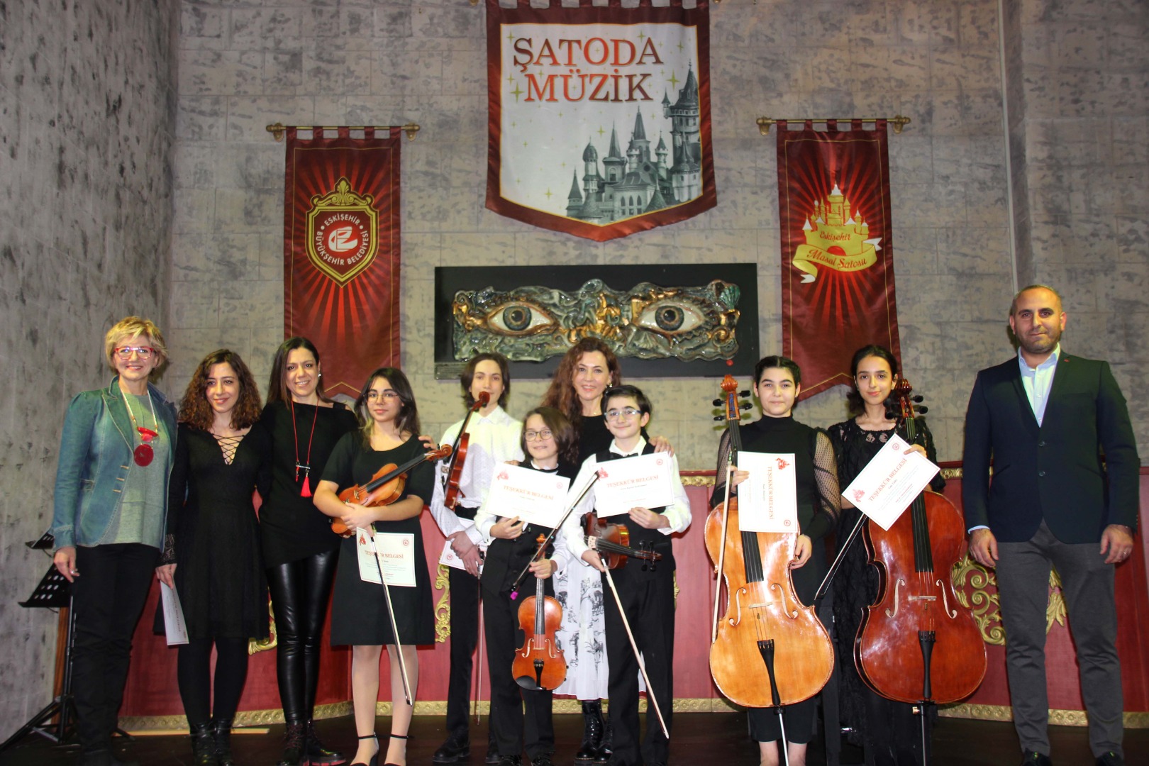 Masal Şatosu'nda öğrencilerden konser