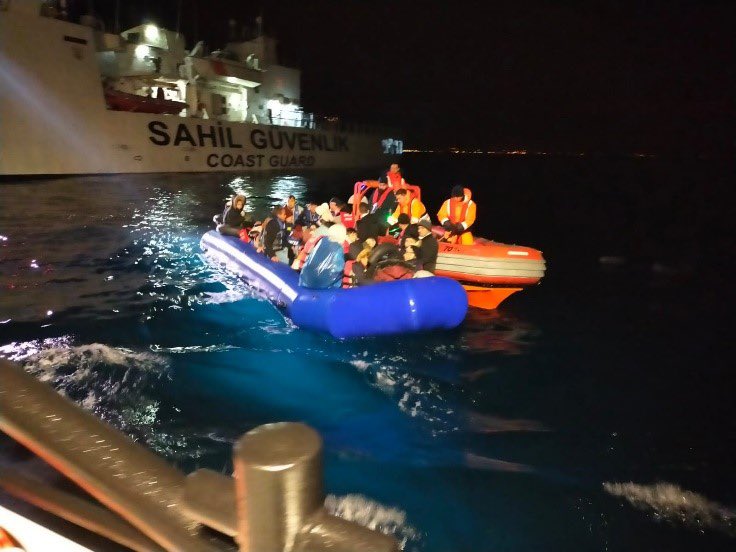 Sahil Güvenlik toplaya toplaya bitiremedi. 1 haftada 743 düzensiz göçmen kurtardı