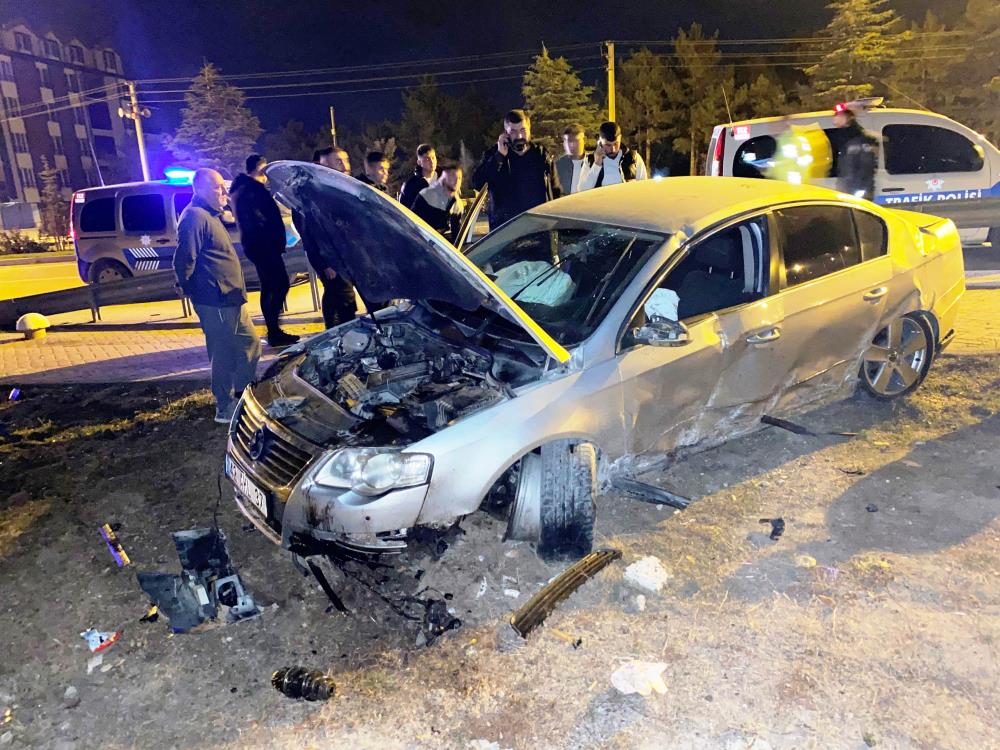 Konya'da otomobil kontrolden çıktı: 1 kişi yaralandı