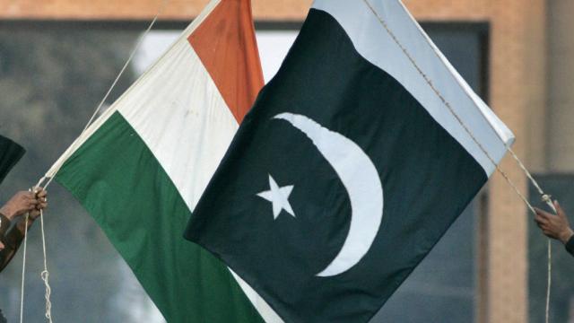 Pakistan'dan Hindistan'a "Azad Cammu Keşmir" uyarısı