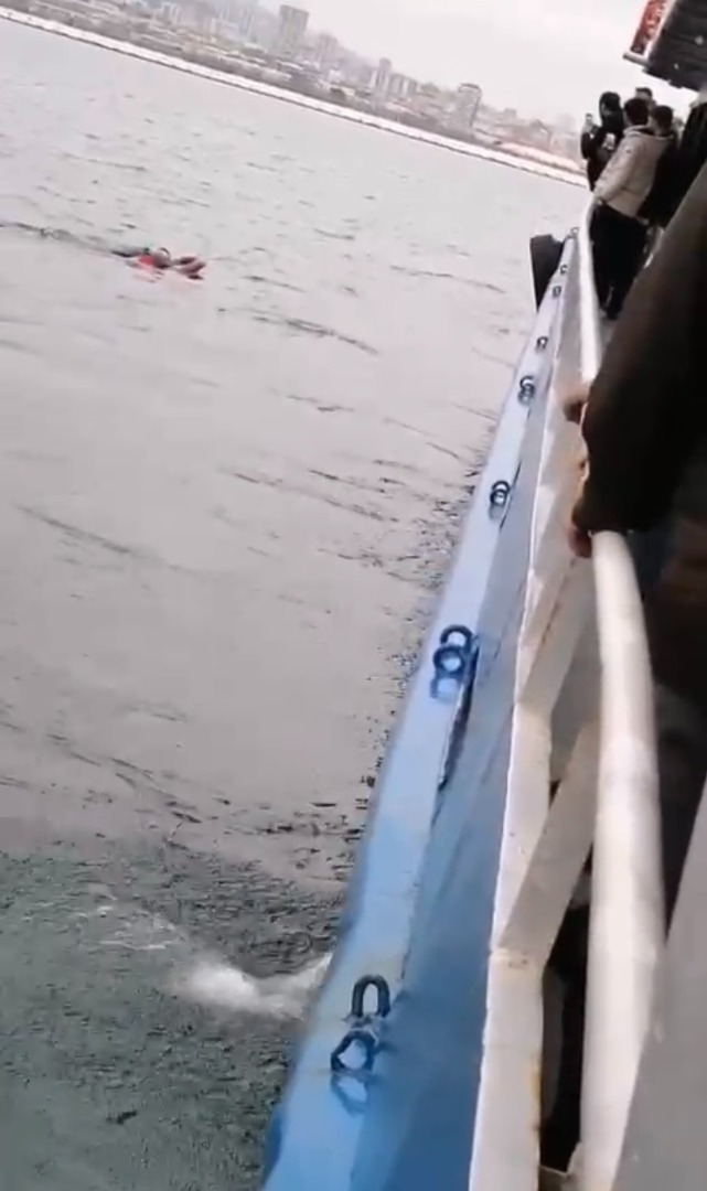 İstanbul'da vapurdan denize yolcu düştü