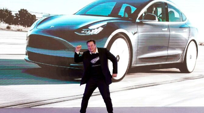 Tesla, 400 binden fazla otomobili geri çağırdı