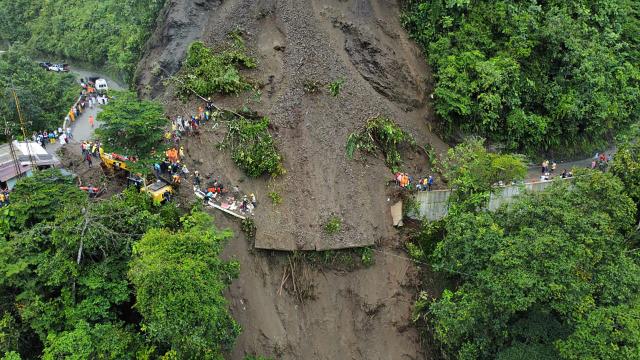 Kolombiya'da toprak kayması: En az 34 kişi öldü